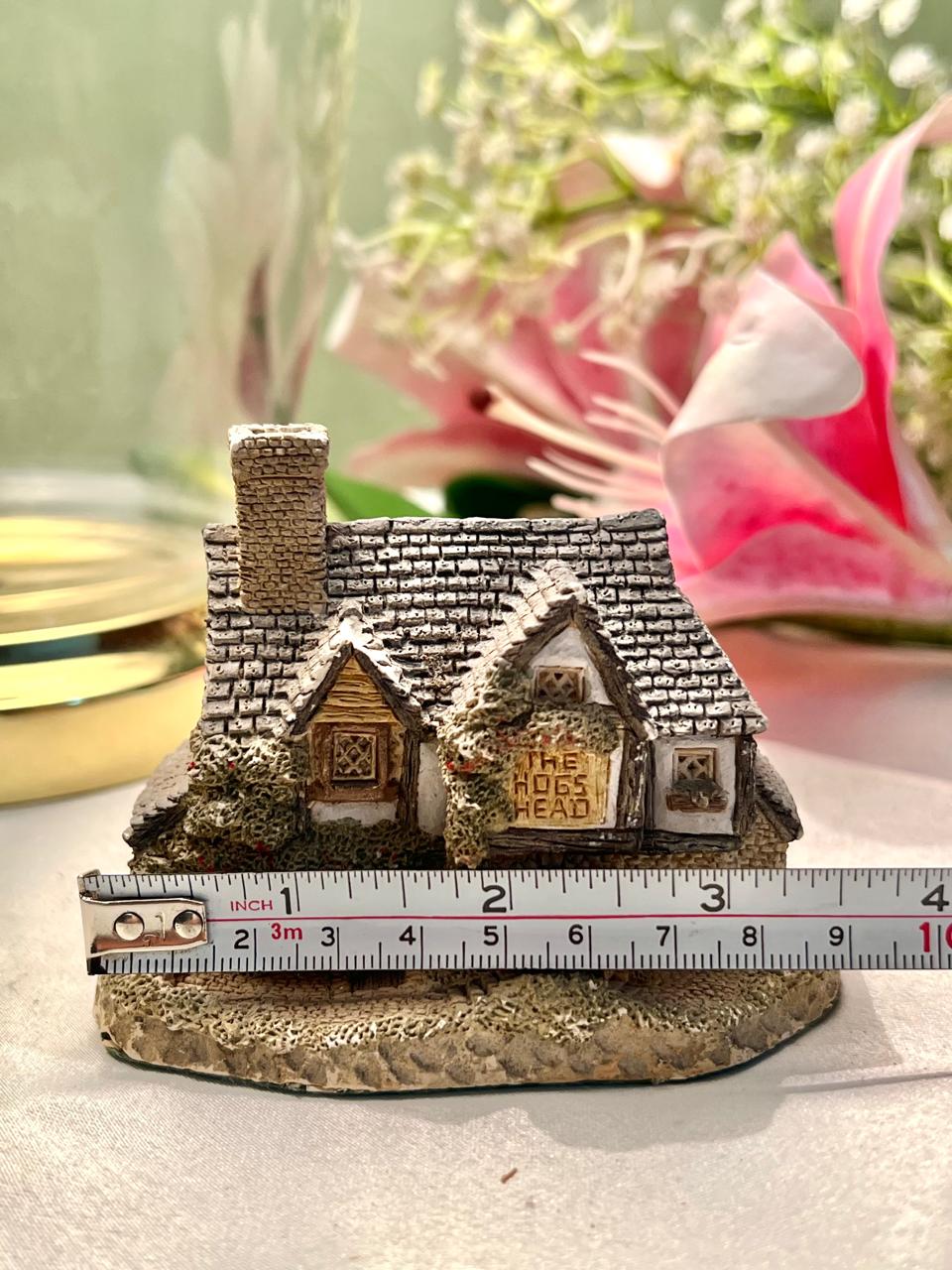 The Dog’s Head” Miniature Cottage Figurine 10cm