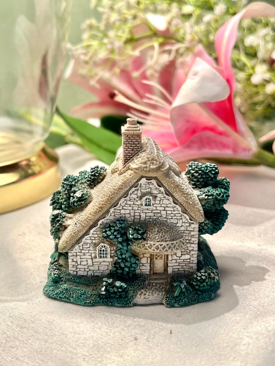 Miniature Tea Shop Cottage Figurine 9cm
