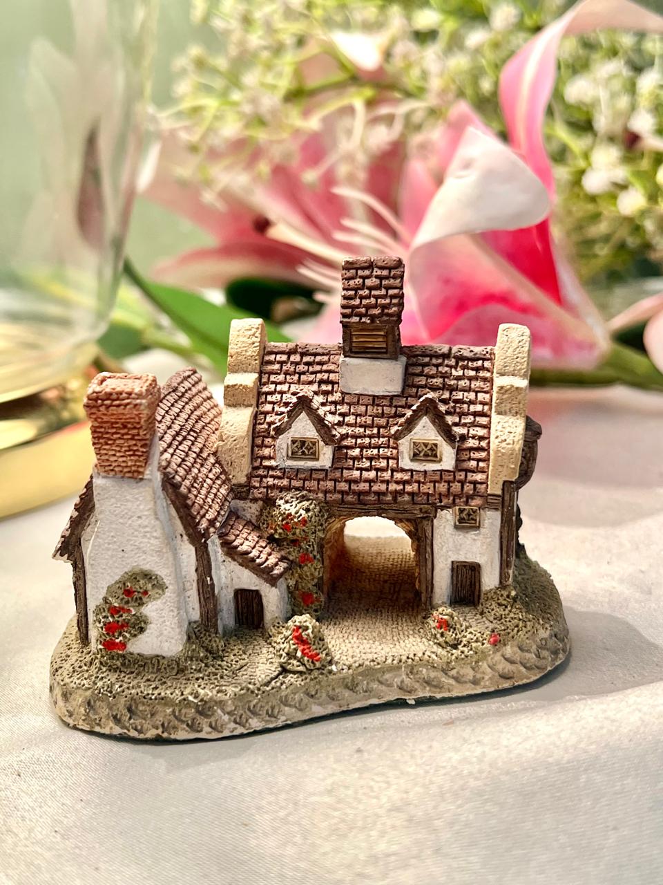 Miniature English Tudor Cottage Figurine 8cm