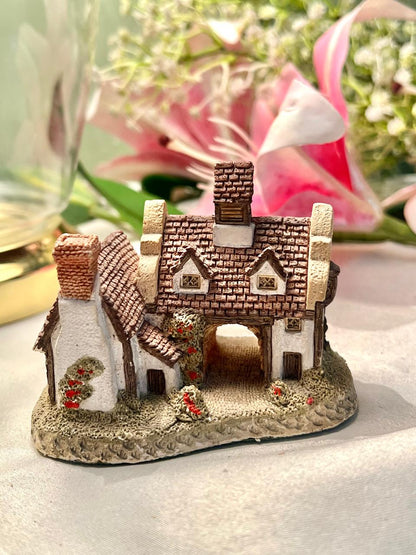 Miniature English Tudor Cottage Figurine 8cm