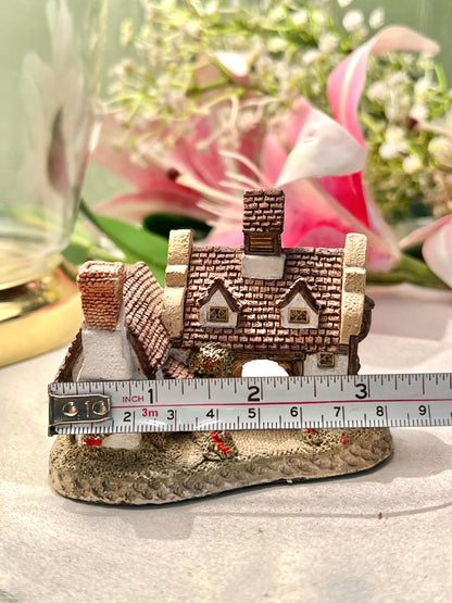 Miniature English Tudor Cottage Figurine 8cm