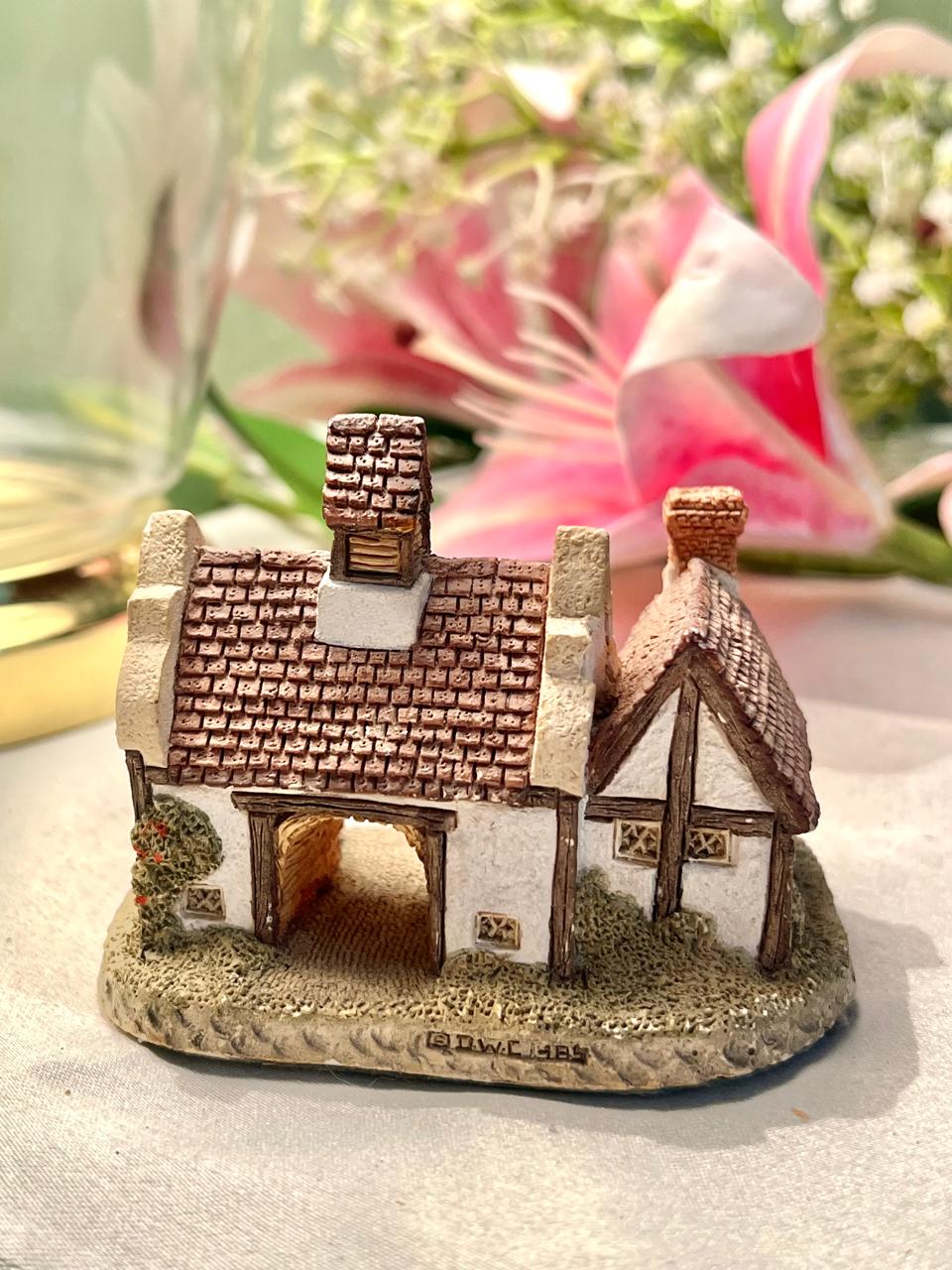Miniature English Tudor Cottage Figurine 8cm