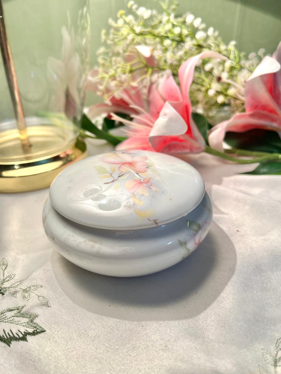 L’Hirondelle France Floral Porcelain Lidded Trinket Dish 4 in