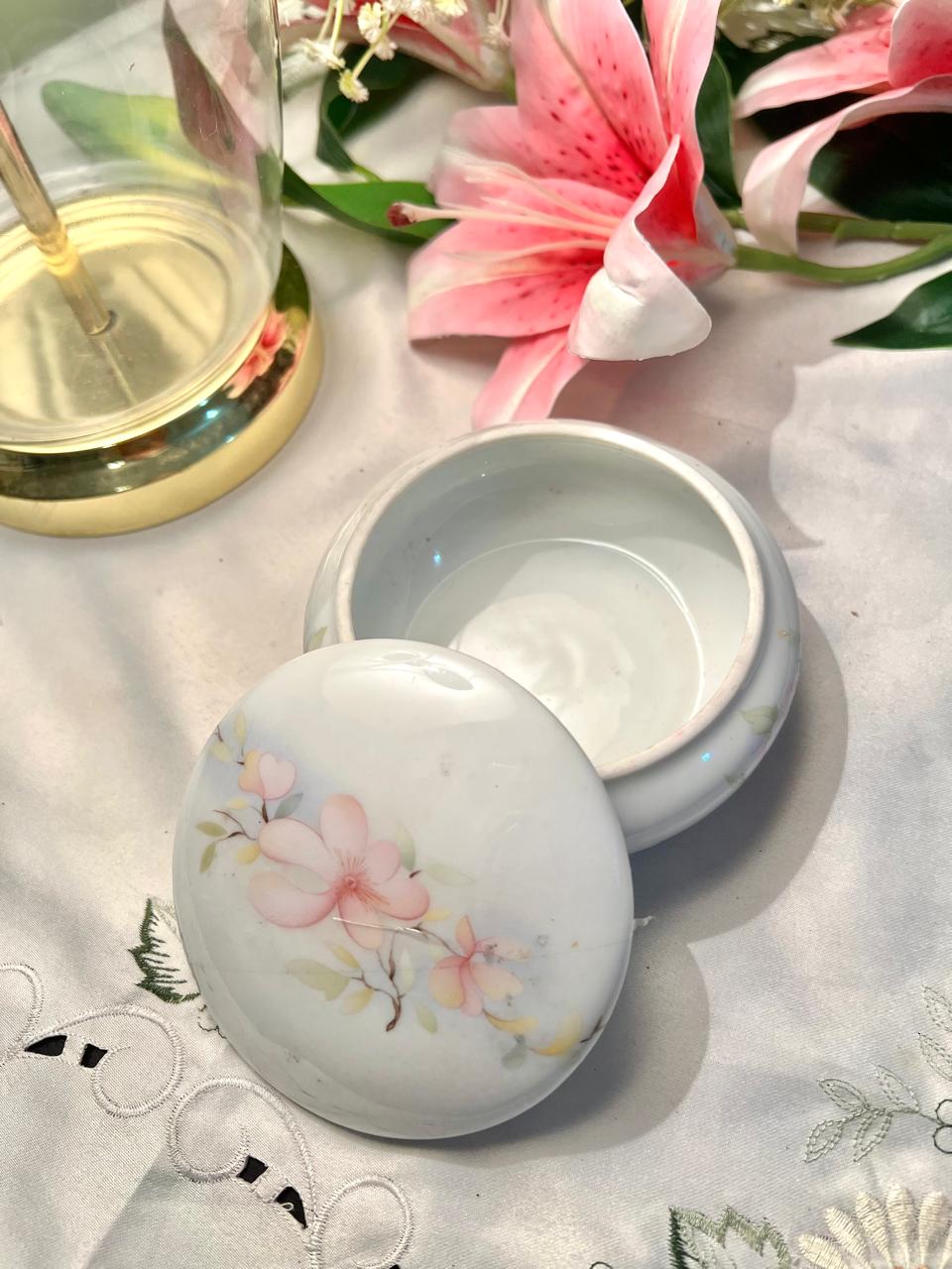 L’Hirondelle France Floral Porcelain Lidded Trinket Dish 4 in