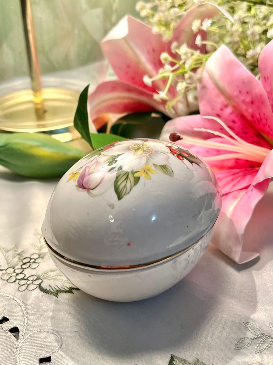 Sadler England Floral Egg-Shaped Trinket Dish 4 in