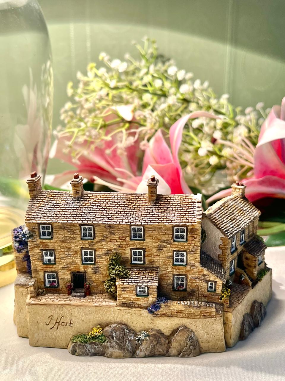 English Village Building Miniature Scene 16cm