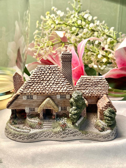 English Cottage Miniature House with Garden 15cm