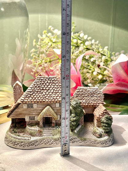English Cottage Miniature House with Garden 15cm