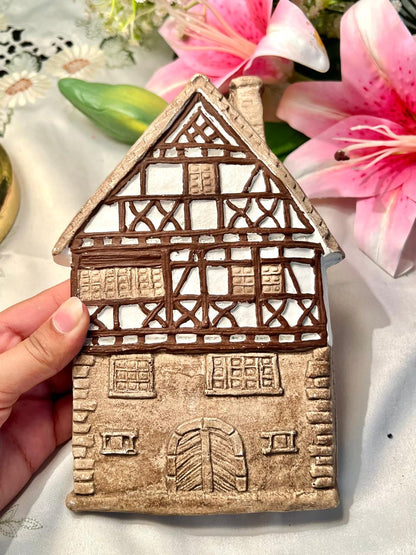 Tudor House Decorative Wall Plaque 20cm