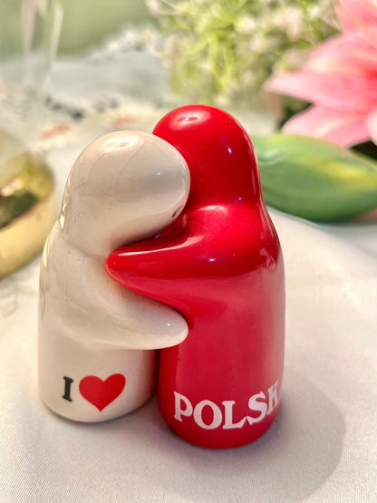 Red & White Hugging Salt & Pepper Shakers 2-Piece 8cm