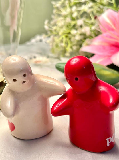 Red & White Hugging Salt & Pepper Shakers 2-Piece 8cm