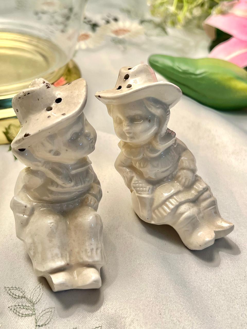 White Ceramic Figurine Salt & Pepper Shakers 2-Piece 8cm