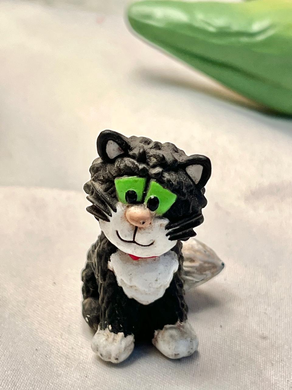 Black & White Cat Figurine Green Eyes 5cm