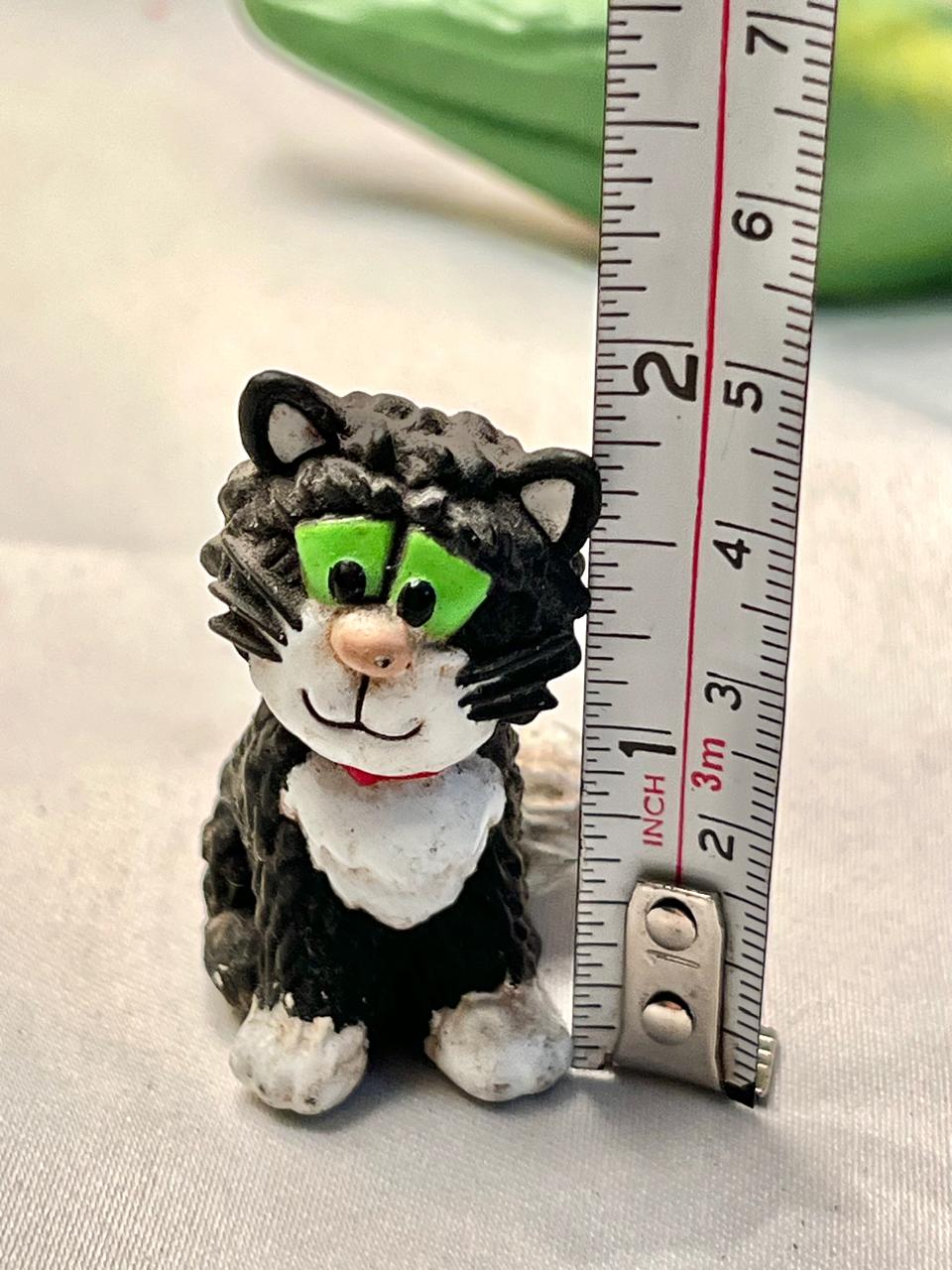 Black & White Cat Figurine Green Eyes 5cm