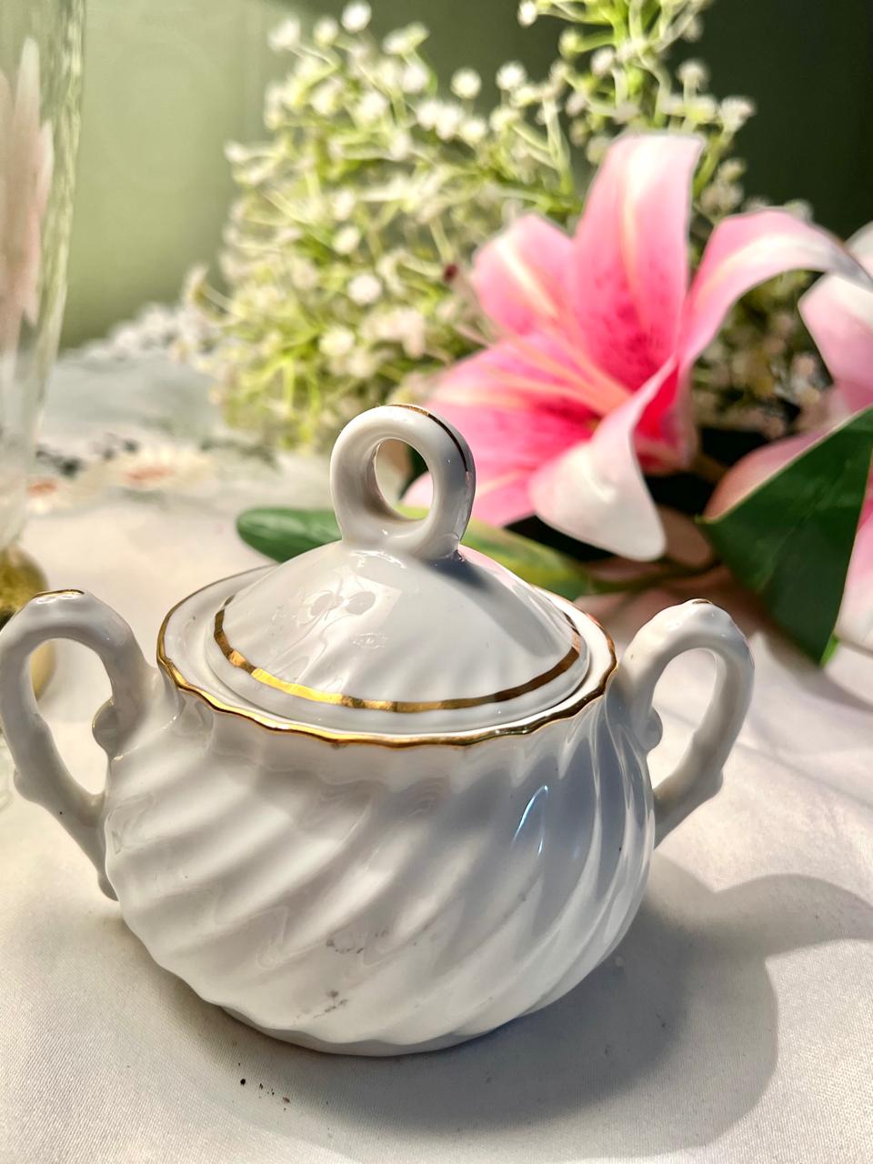 Harmony Monno White Gold-Trim Lidded Sugar Bowl 4 in