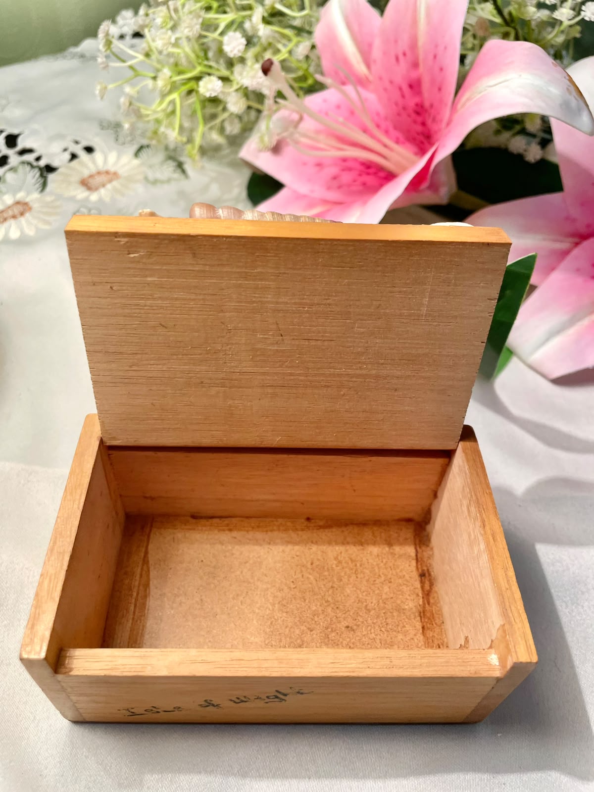 Vintage Wooden Seashell Trinket Box Approx. 4.5 in