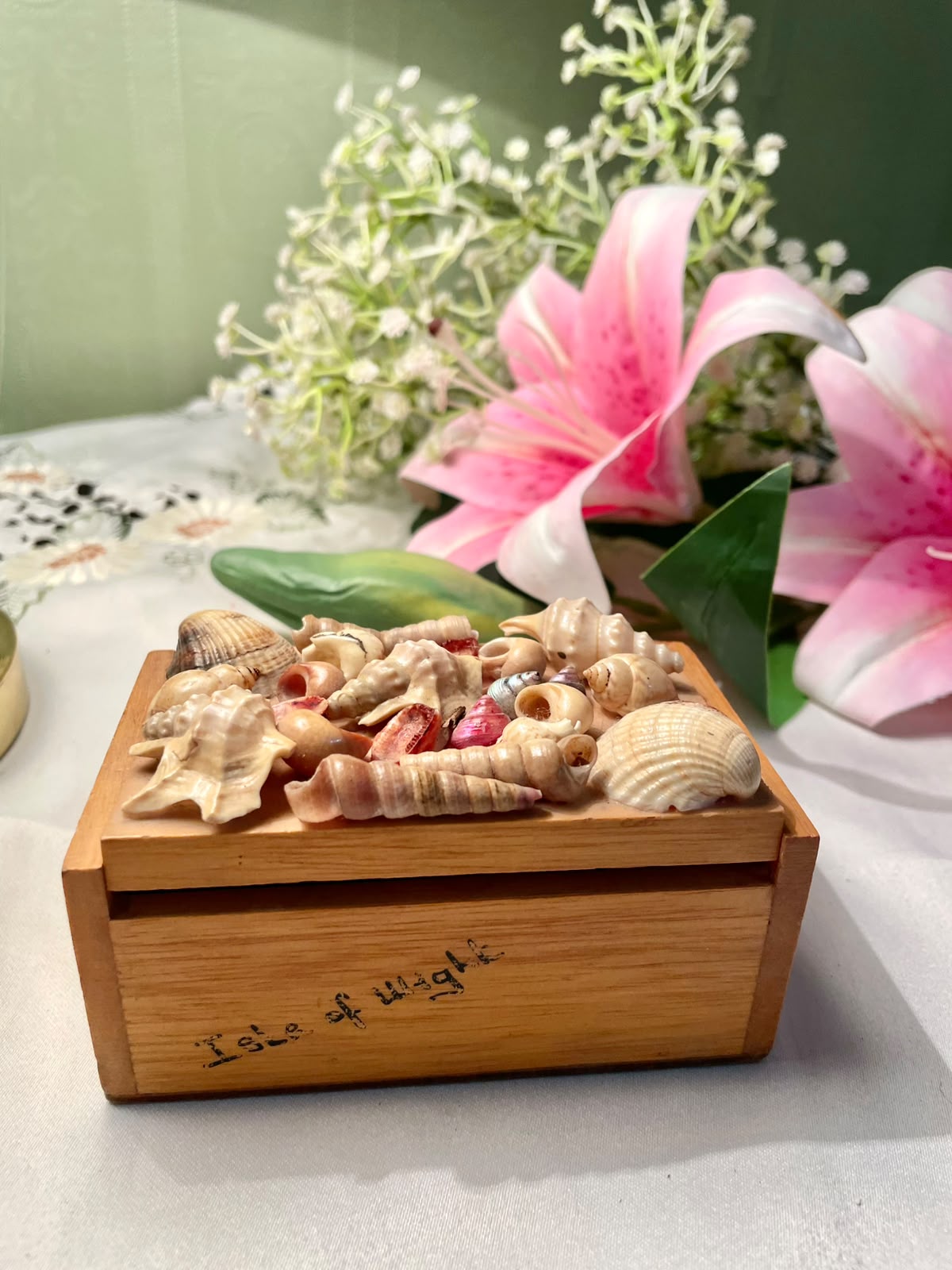 Vintage Wooden Seashell Trinket Box Approx. 4.5 in