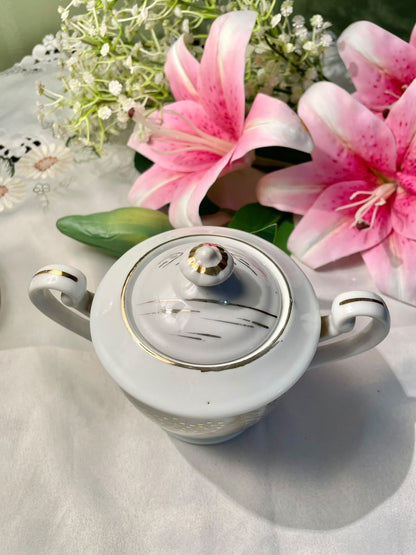 Vintage White & Gold Lidded Sugar Bowl Approx. 5 in