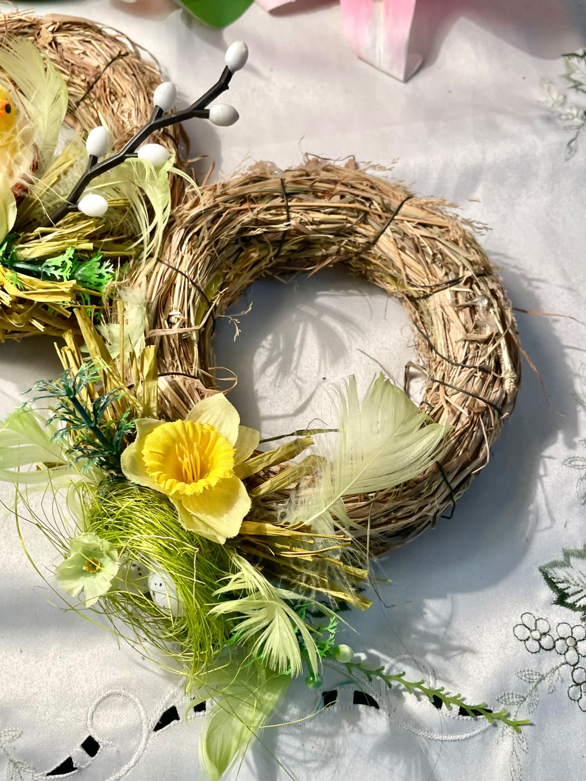Spring Chick & Floral Straw Wreath Decor – Approx. 15 cm