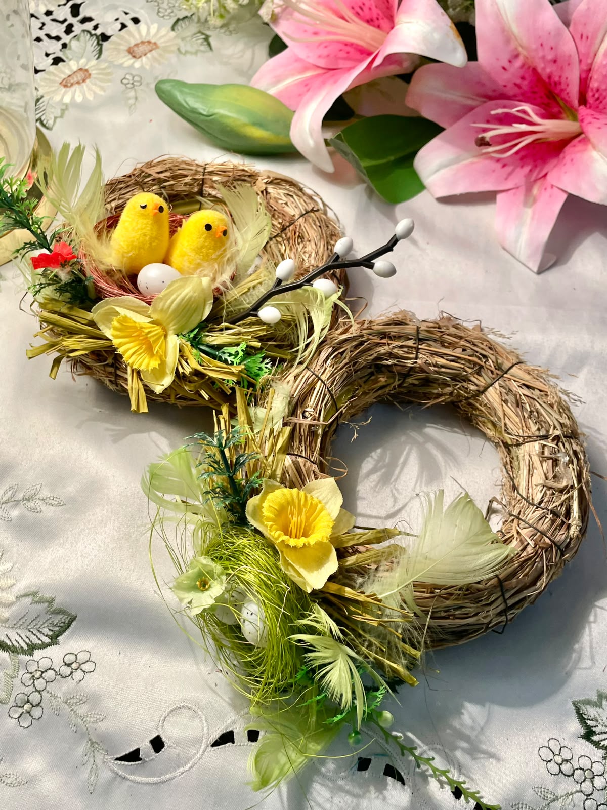 Spring Chick & Floral Straw Wreath Decor – Approx. 15 cm