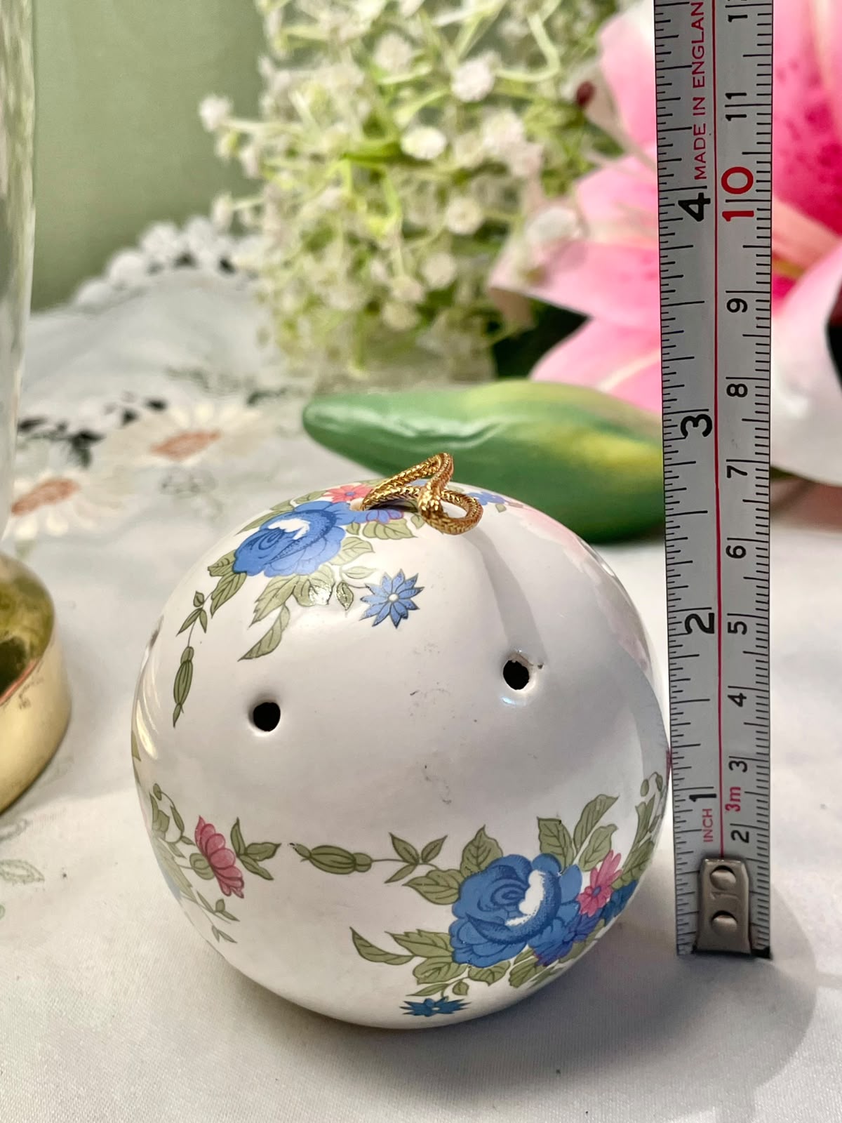 Floral Ceramic Hanging Pomander Decor – Approx. 7 cm