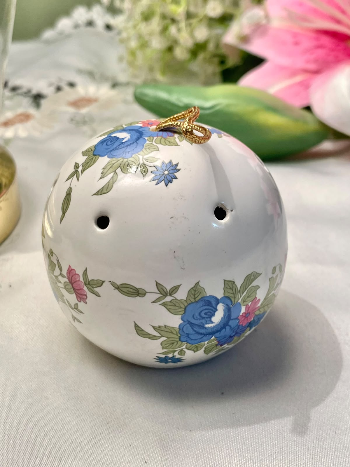 Floral Ceramic Hanging Pomander Decor – Approx. 7 cm