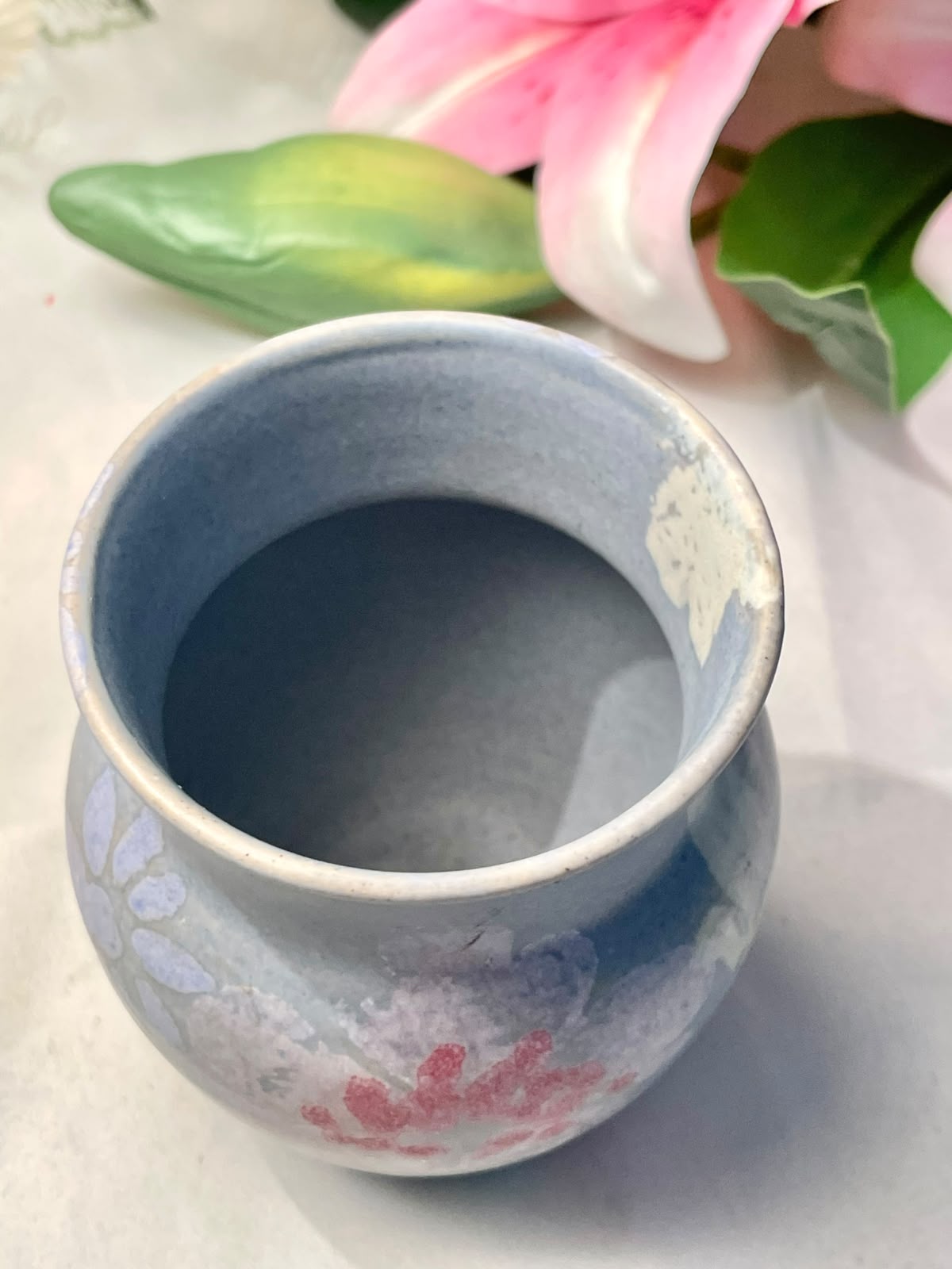 Grey Floral Ceramic Vase – Approx. 10 cm