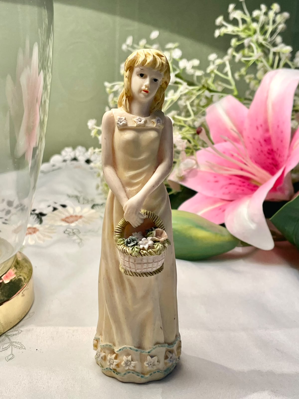 Lady with Flower Basket Figurine – Approx. 15 cm