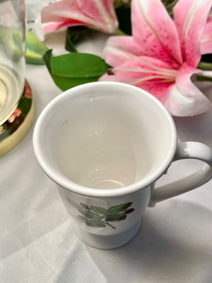 White Berry Motif Pedestal Ceramic Mug 4.5 in