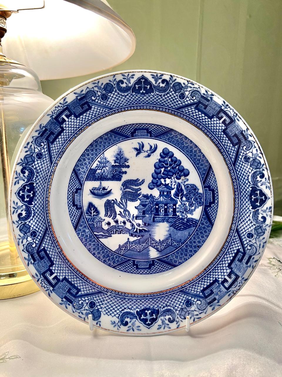Blue & White Willow Scenic Decorative Plate 8"
