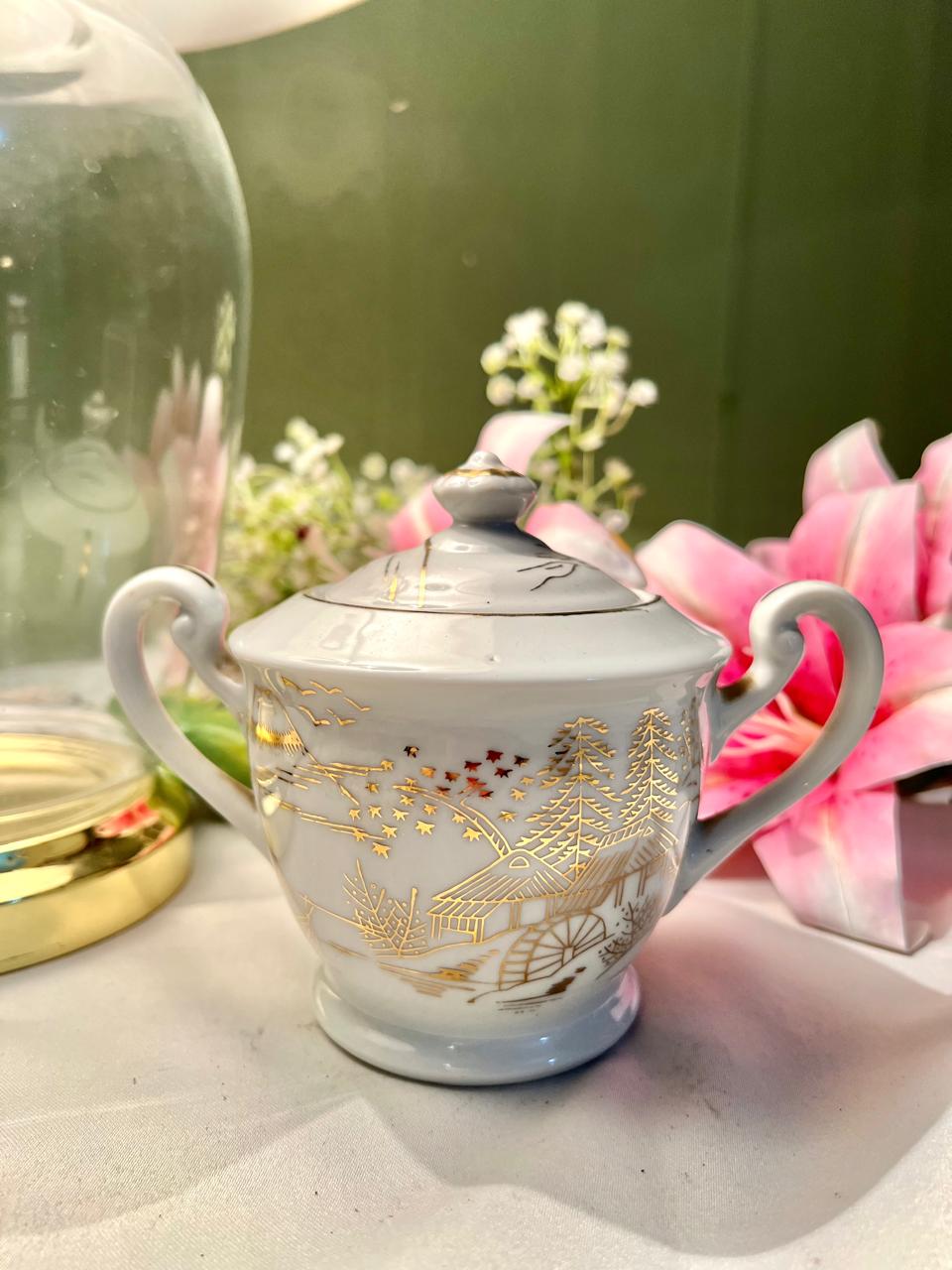 Lucky White & Gold Lidded Sugar Bowl Approx. 4.5 in