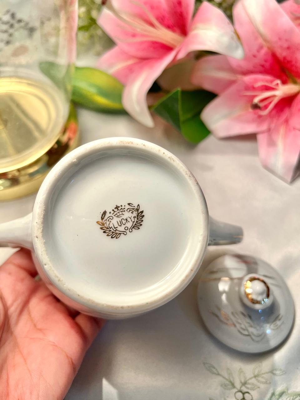 Lucky White & Gold Lidded Sugar Bowl Approx. 4.5 in