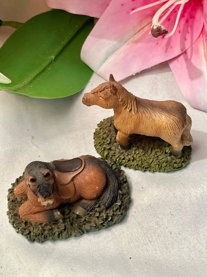 2-Piece Brown Horse Figurine Set Approx. 3 in