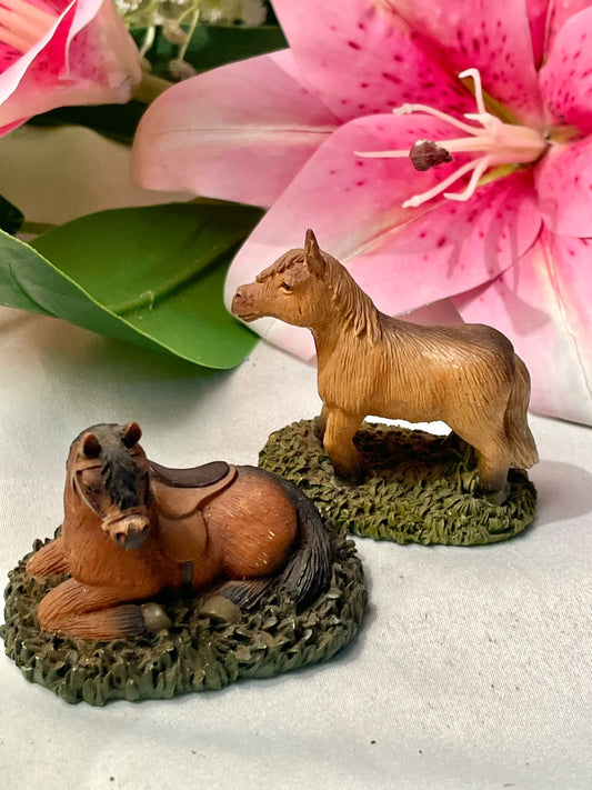 2-Piece Brown Horse Figurine Set Approx. 3 in