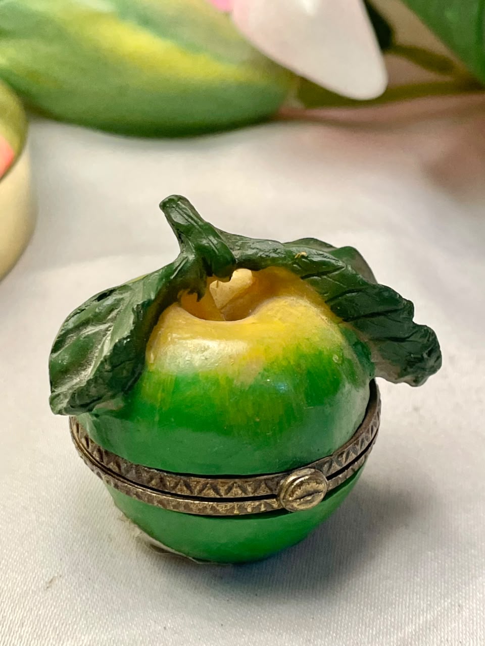 Green Apple Hinged Trinket Box 5 cm, 1 Piece