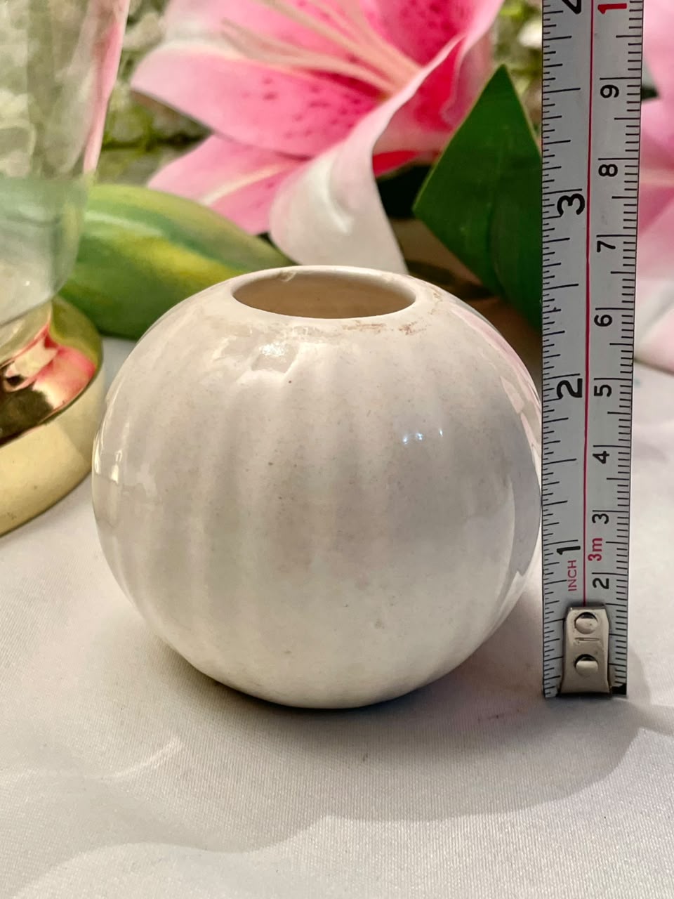 White Round Ceramic Bud Vase 7 cm, 1 Piece