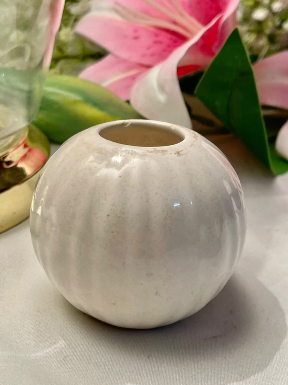 White Round Ceramic Bud Vase 7 cm, 1 Piece