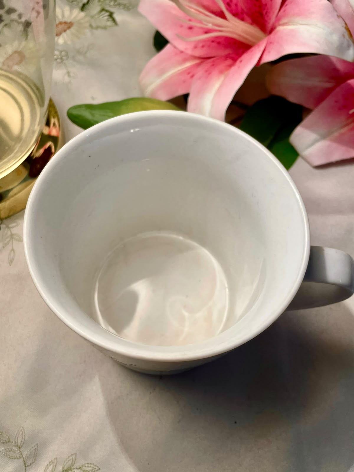 Godiva White & Gold Snowflake Ceramic Mug 10 cm
