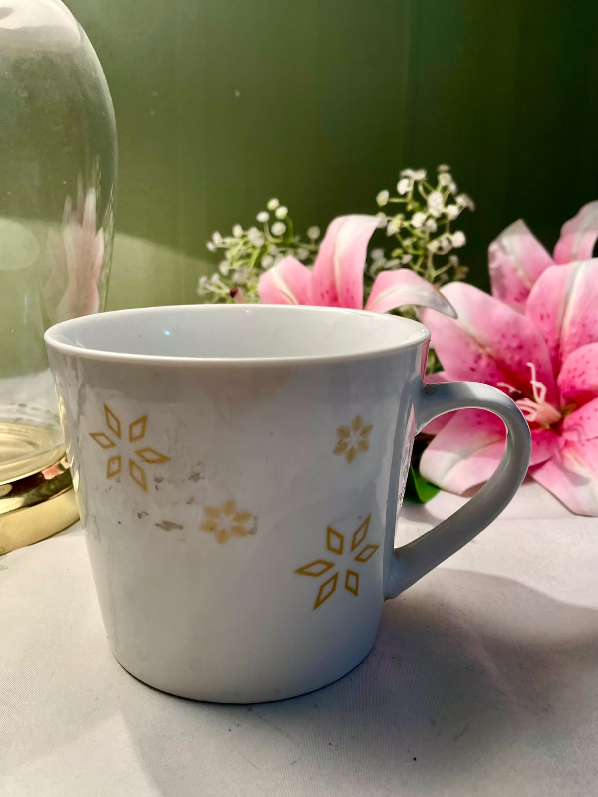 Godiva White & Gold Snowflake Ceramic Mug 10 cm