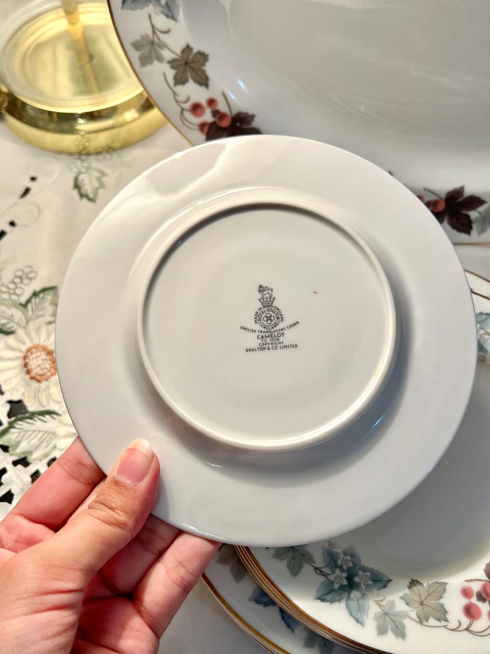 Royal Doulton Camelot English Translucent China Dinnerware Set 9 pcs