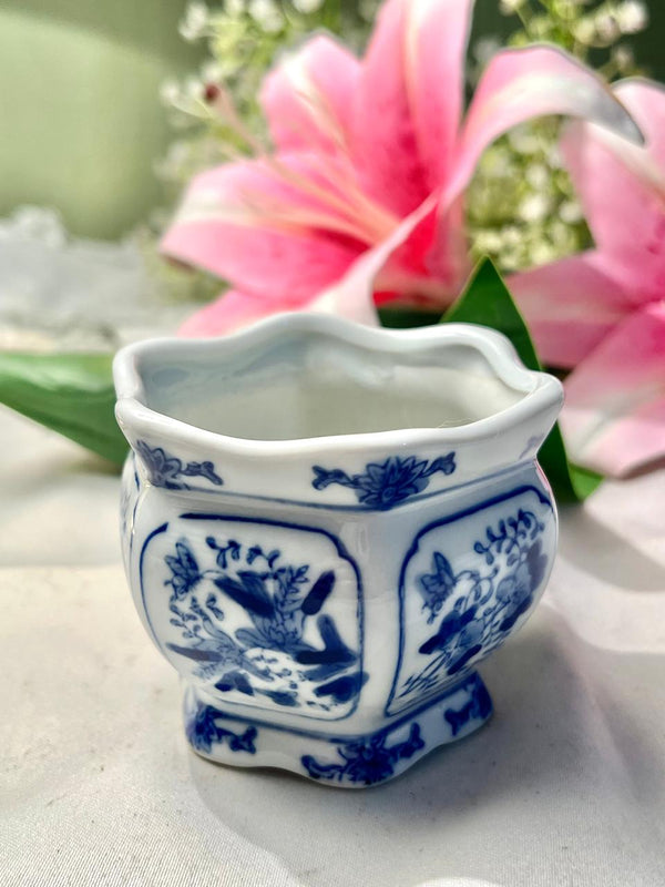 Blue & White Oriental Style Porcelain Cachepot Planter – Scalloped Rim