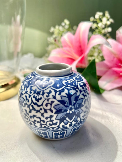Vintage Blue & White Floral Ceramic Ginger Jar Vase 4"