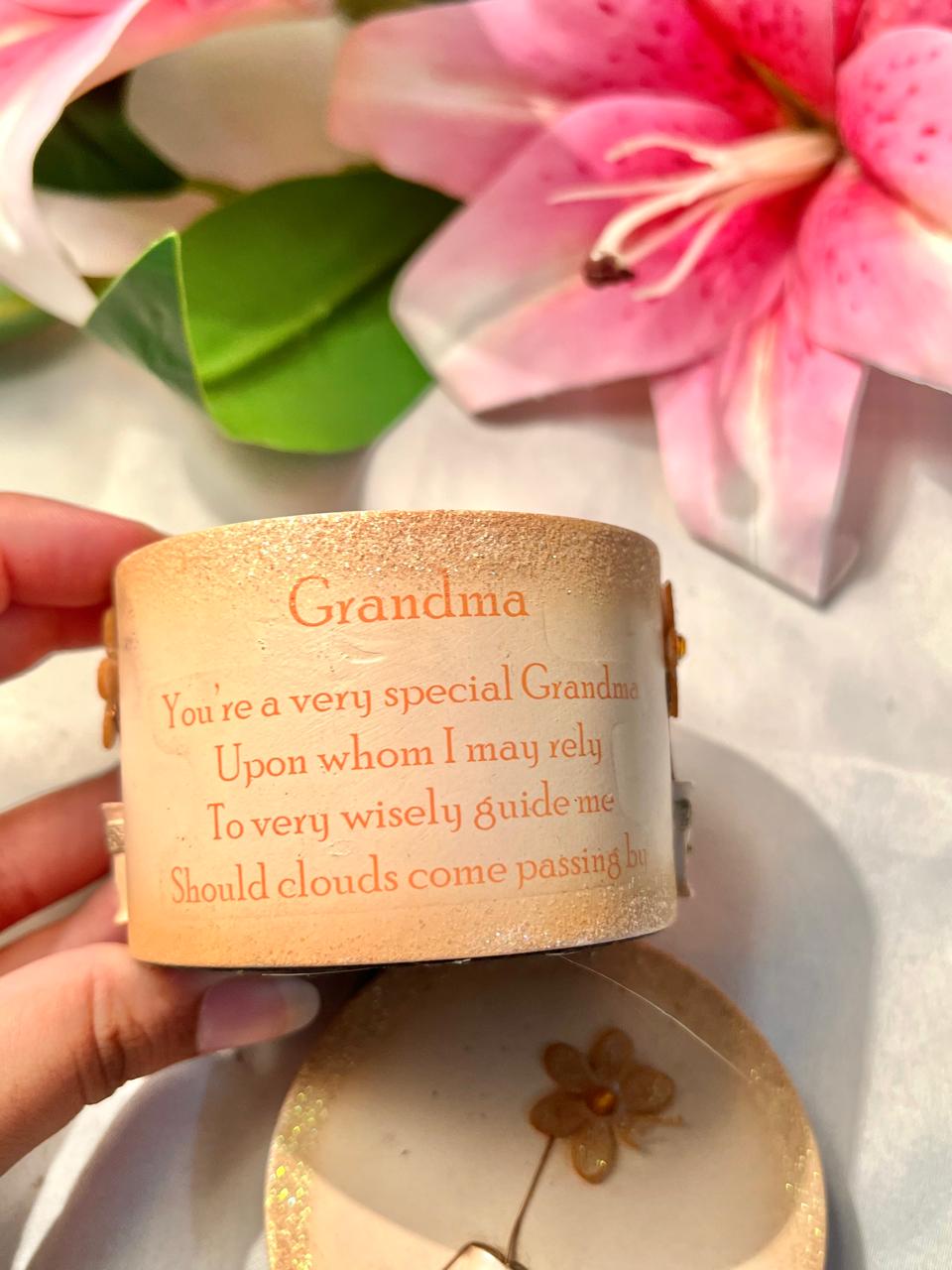 Grandma Sentiment Keepsake Box with Floral Decoration – Approx. 8 cm