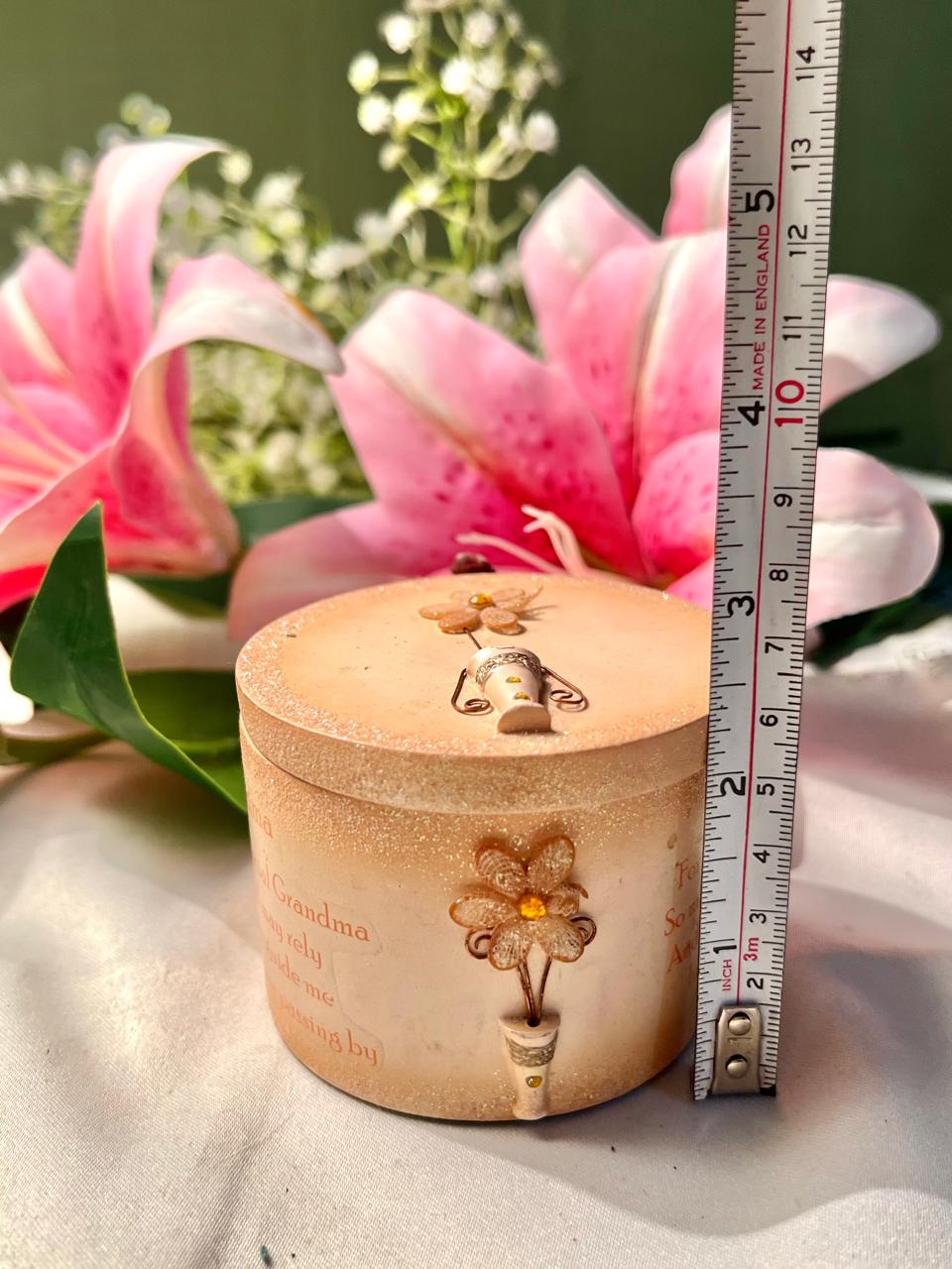 Grandma Sentiment Keepsake Box with Floral Decoration – Approx. 8 cm