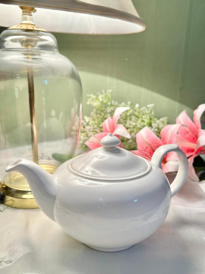 White Ceramic Teapot with Lid Classic Round Design 23cm
