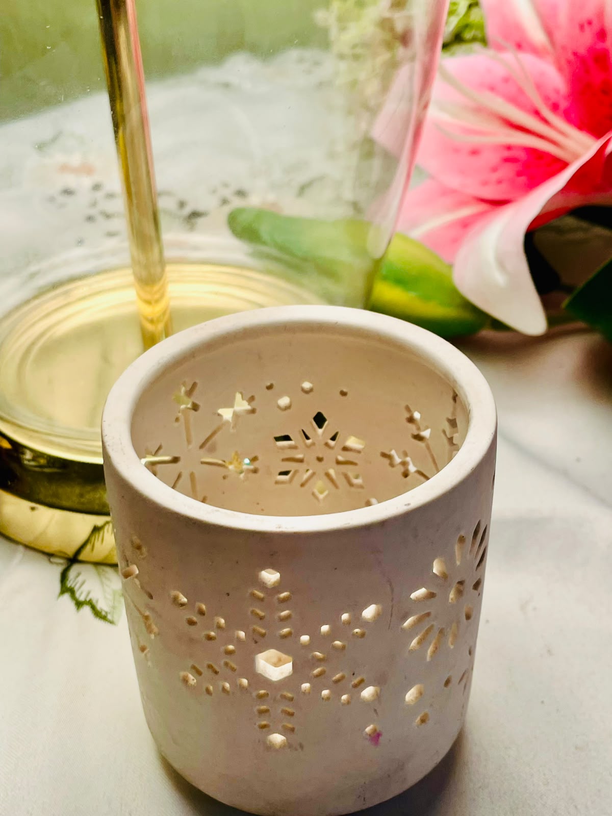White Snowflake Pierced Ceramic Tealight Holder 9 cm