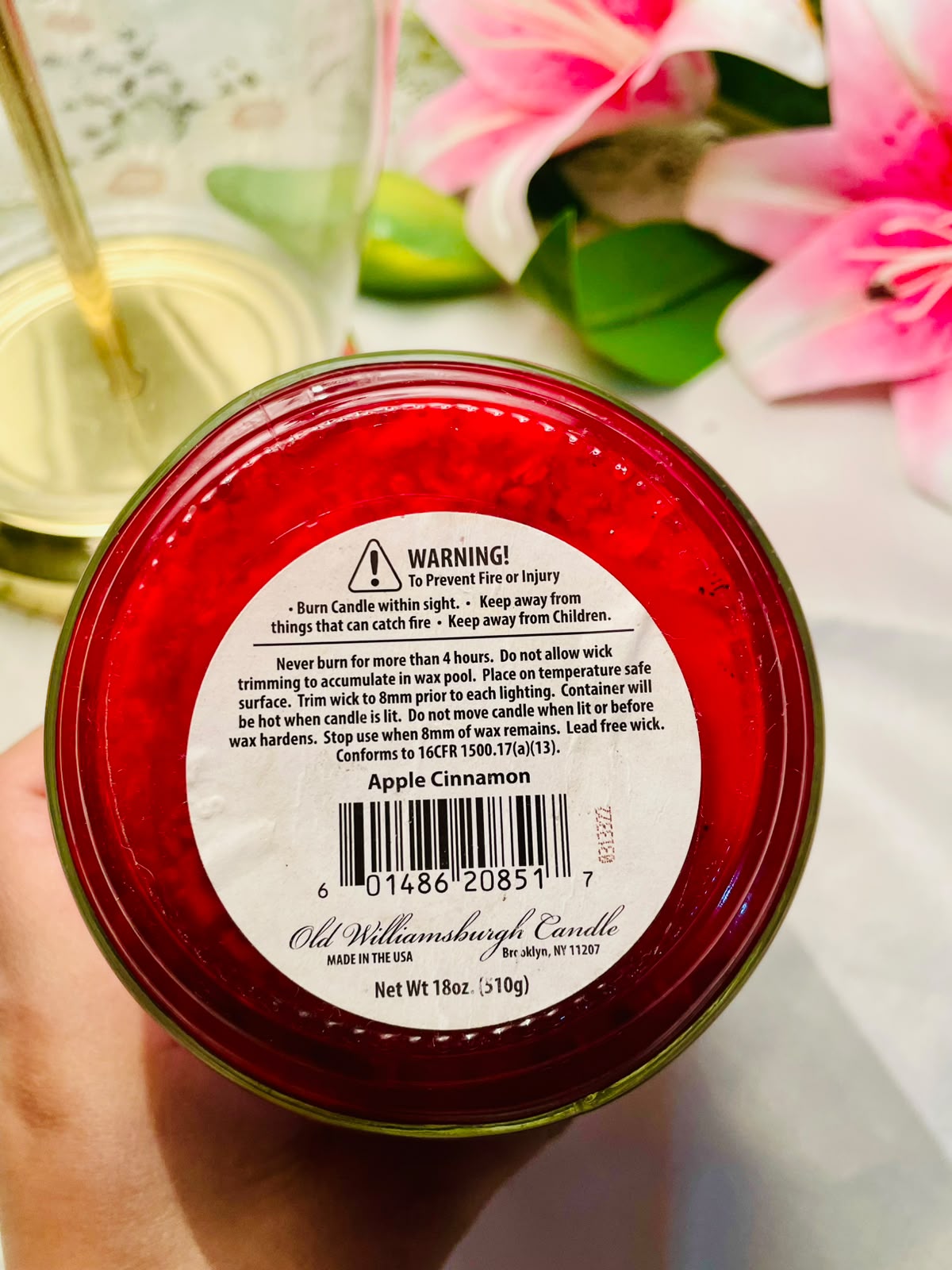 Old Williamsburg Apple Cinnamon Scented Candle – 18 oz