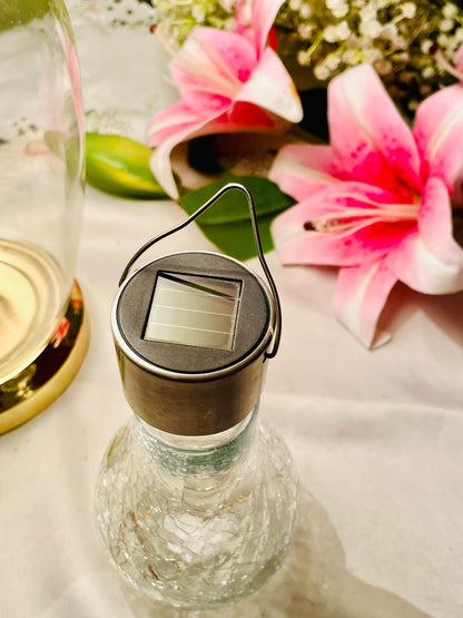 Vintage oversized-bulb design and a built-in solar pane 17 cm