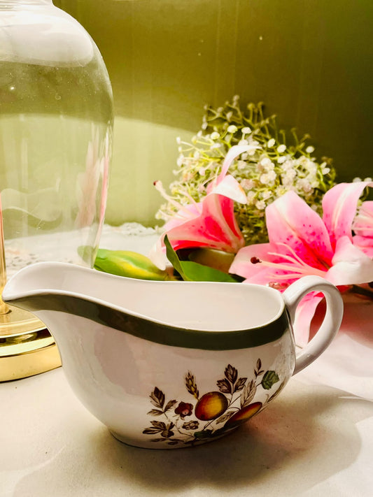 Alfred Meakin Hereford England Floral Gravy Boat 17 cm