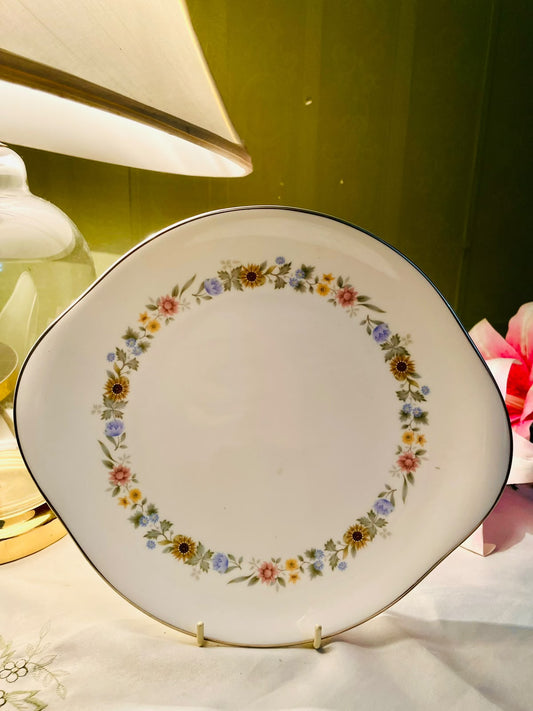 Royal Doulton Pastoral H5002 Fine Bone China Plater 10 Inch